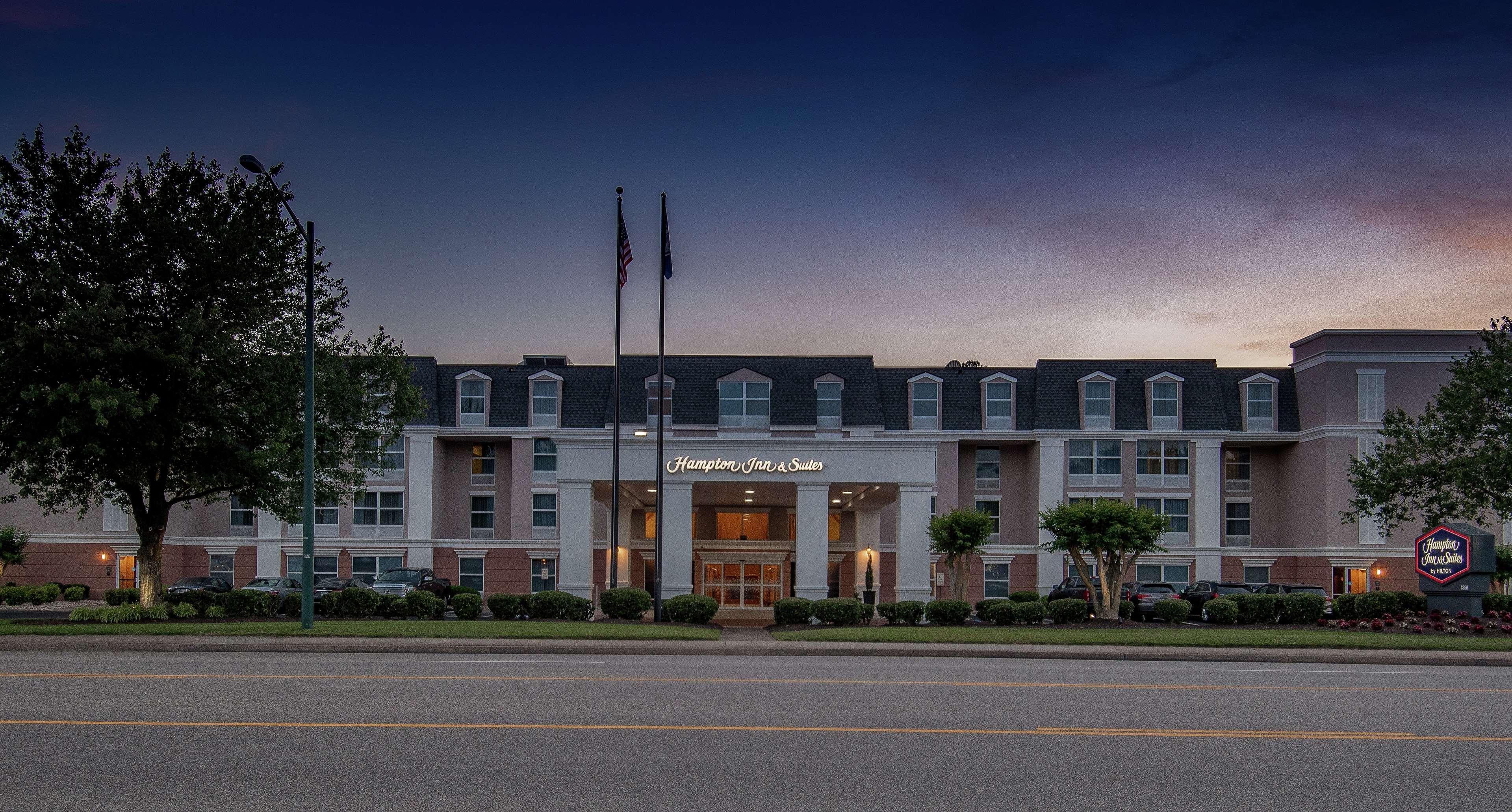Hampton Inn & Suites Williamsburg-Richmond Road Exterior photo